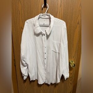 Boutique store Zenana Outfitters Textured White Shirt new without tags